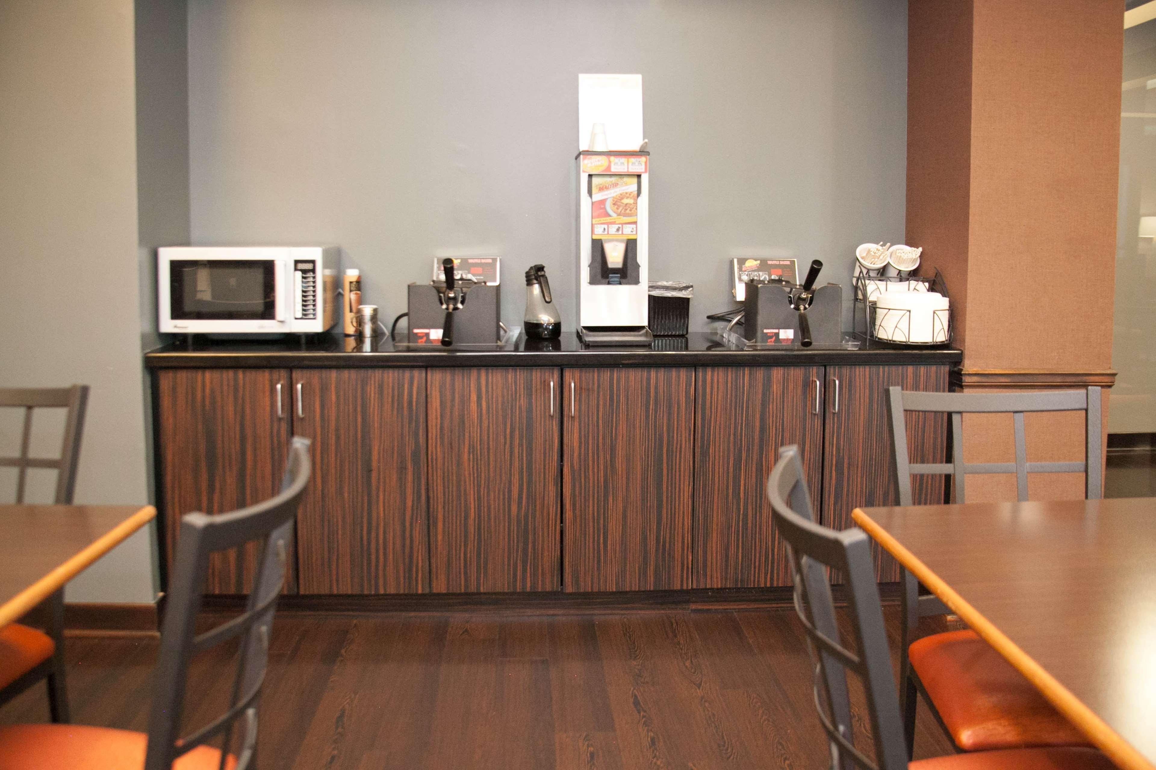 Best Western Plus Olathe Hotel Екстериор снимка