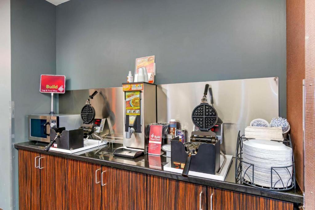 Best Western Plus Olathe Hotel Екстериор снимка