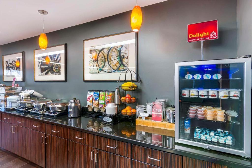 Best Western Plus Olathe Hotel Екстериор снимка