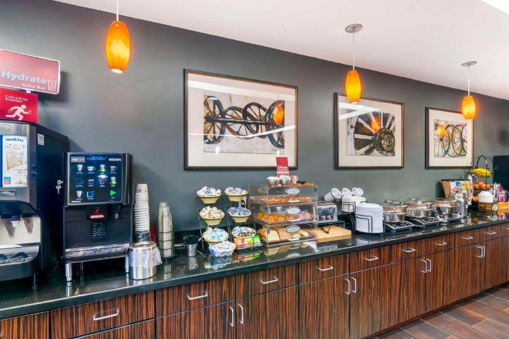 Best Western Plus Olathe Hotel Екстериор снимка