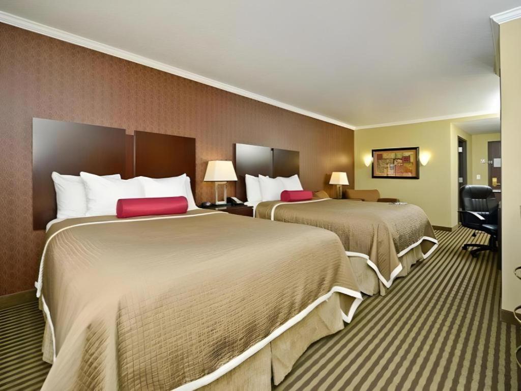 Best Western Plus Olathe Hotel Екстериор снимка