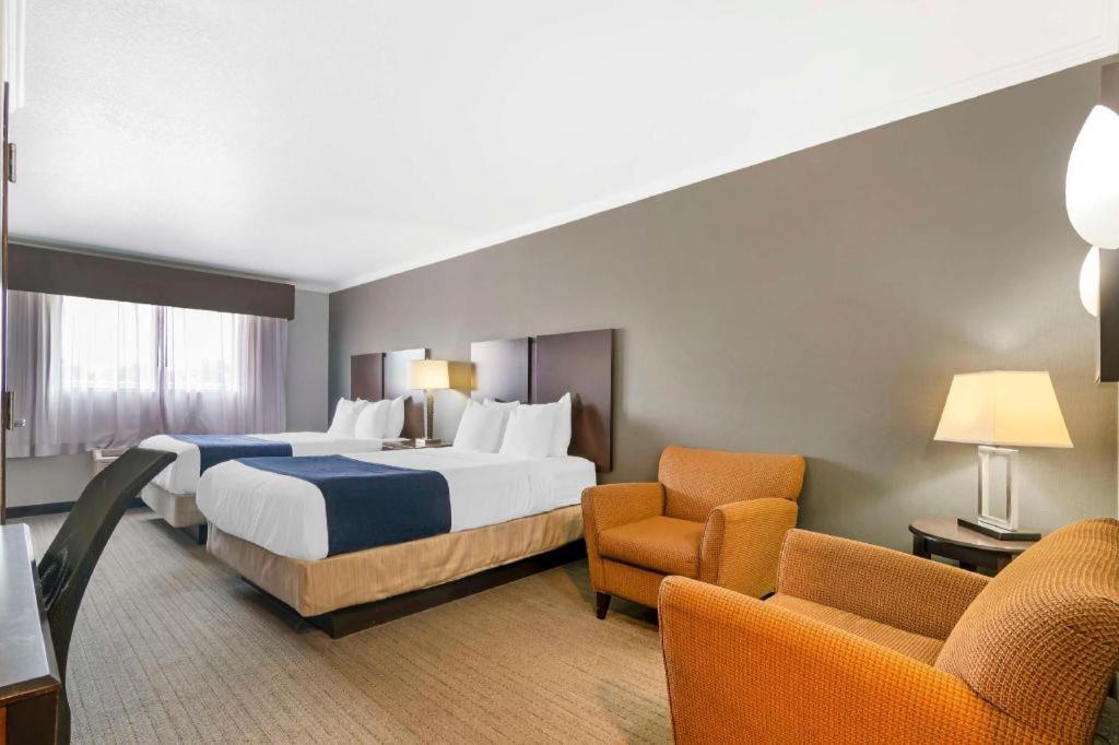 Best Western Plus Olathe Hotel Екстериор снимка