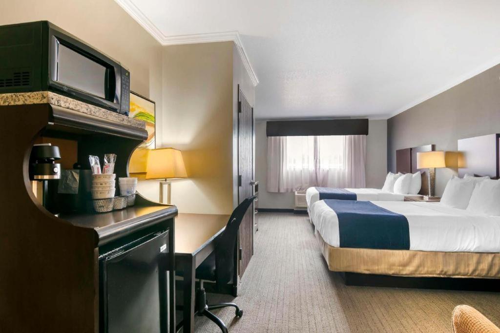 Best Western Plus Olathe Hotel Екстериор снимка
