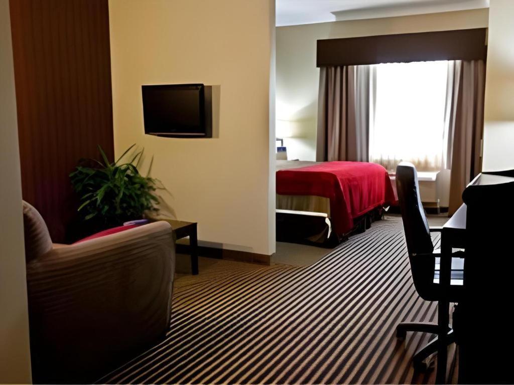 Best Western Plus Olathe Hotel Екстериор снимка