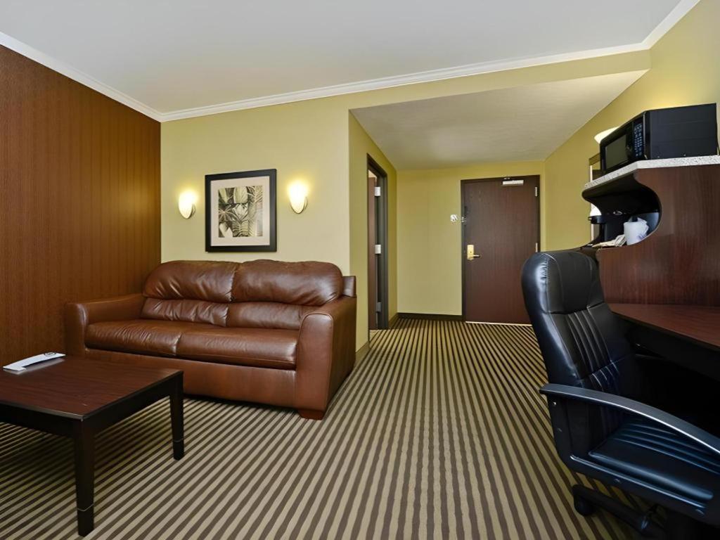 Best Western Plus Olathe Hotel Екстериор снимка