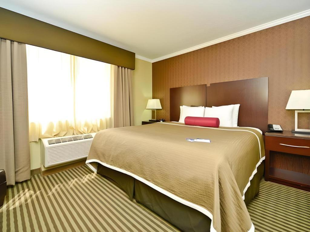 Best Western Plus Olathe Hotel Екстериор снимка