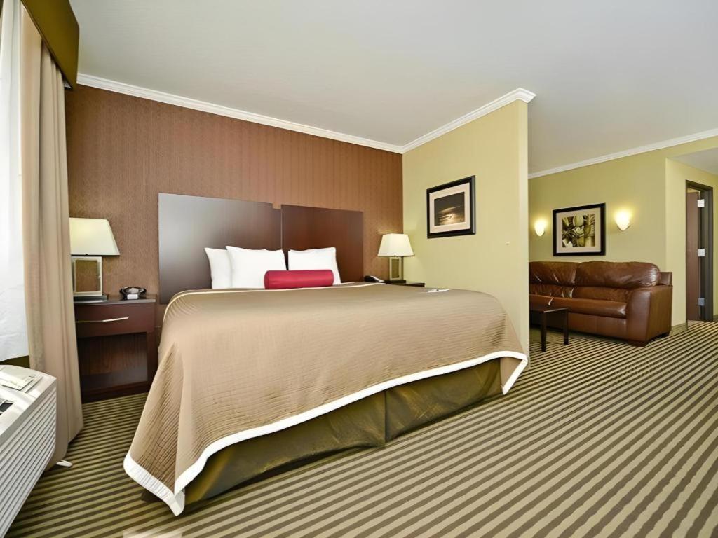 Best Western Plus Olathe Hotel Екстериор снимка