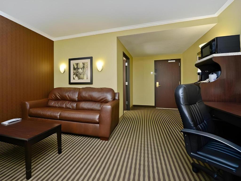 Best Western Plus Olathe Hotel Екстериор снимка