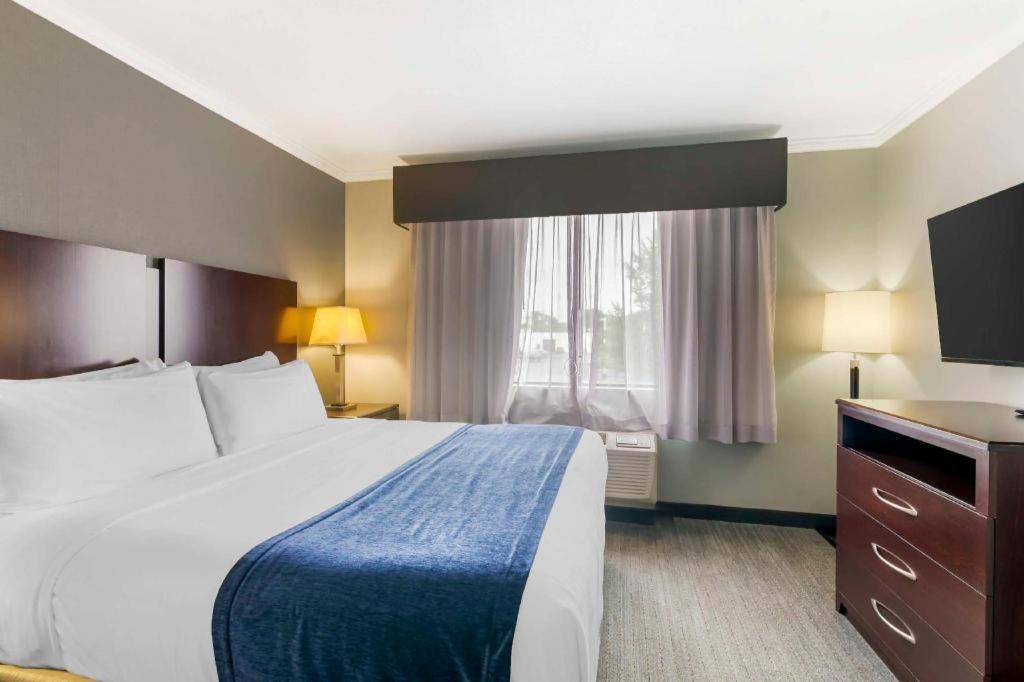 Best Western Plus Olathe Hotel Екстериор снимка