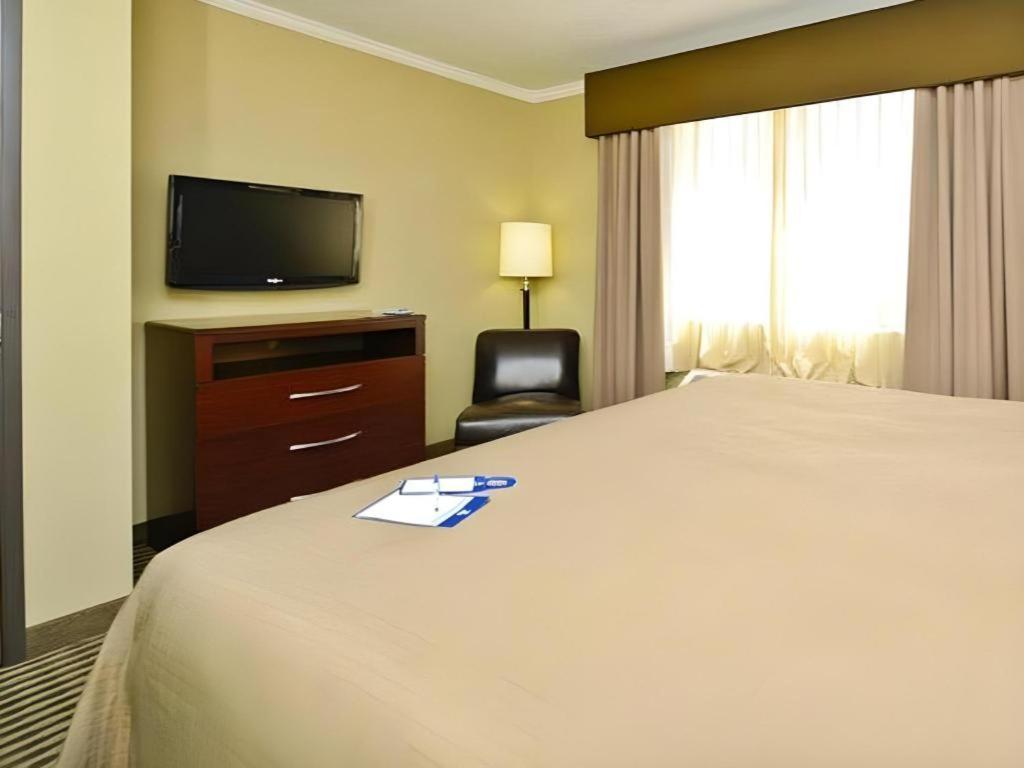 Best Western Plus Olathe Hotel Екстериор снимка