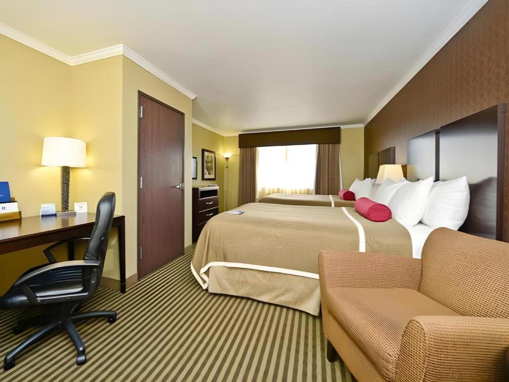 Best Western Plus Olathe Hotel Екстериор снимка