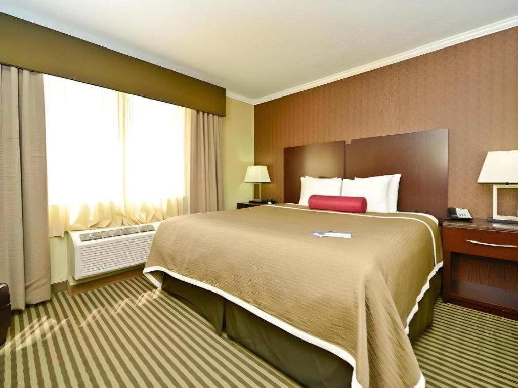Best Western Plus Olathe Hotel Екстериор снимка