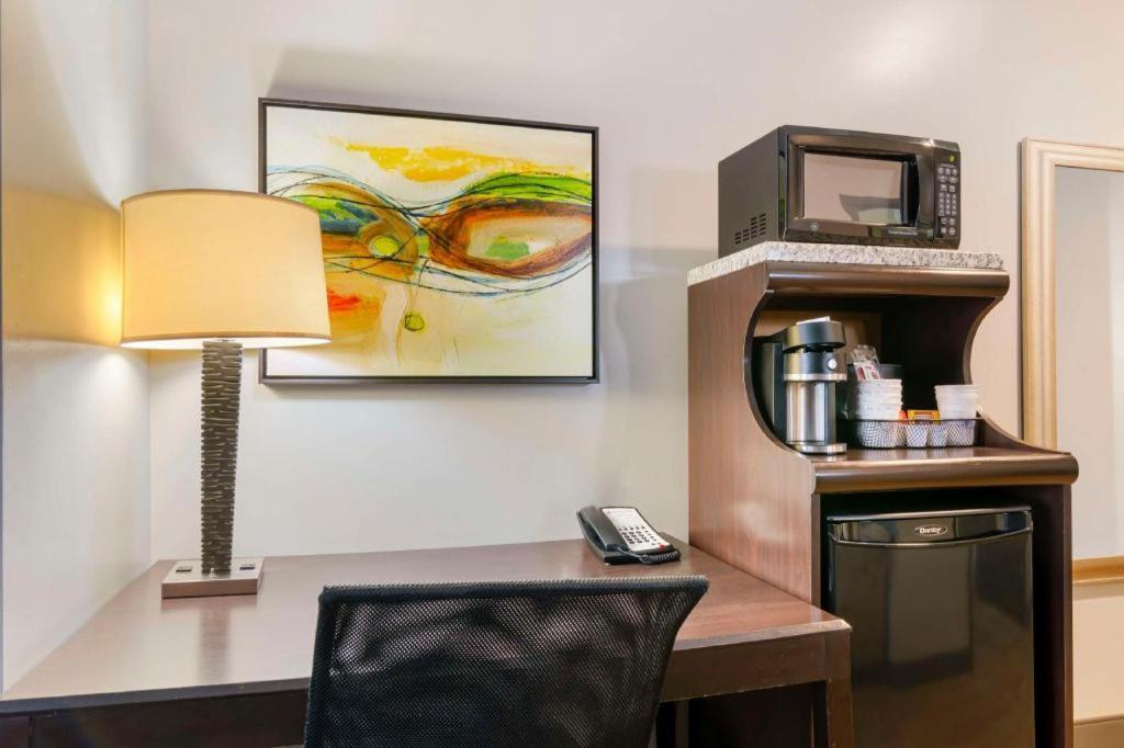 Best Western Plus Olathe Hotel Екстериор снимка