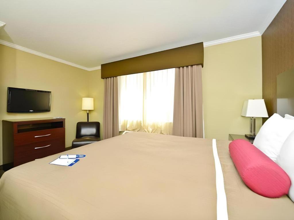 Best Western Plus Olathe Hotel Екстериор снимка