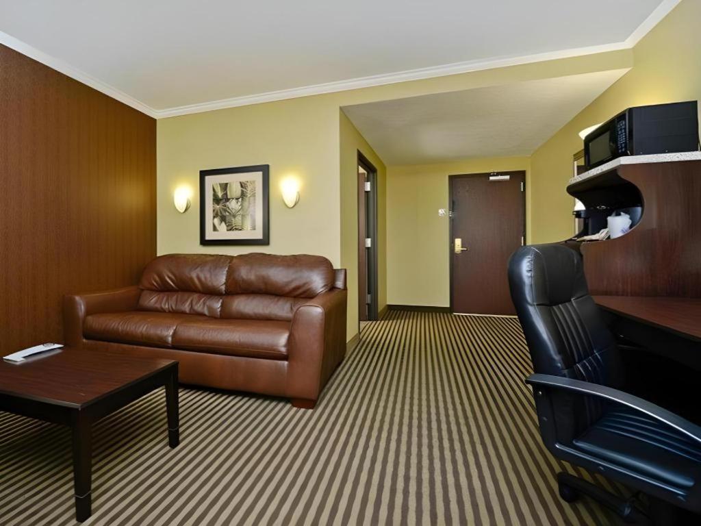 Best Western Plus Olathe Hotel Екстериор снимка