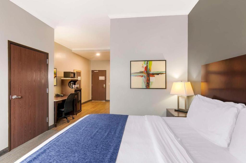 Best Western Plus Olathe Hotel Екстериор снимка